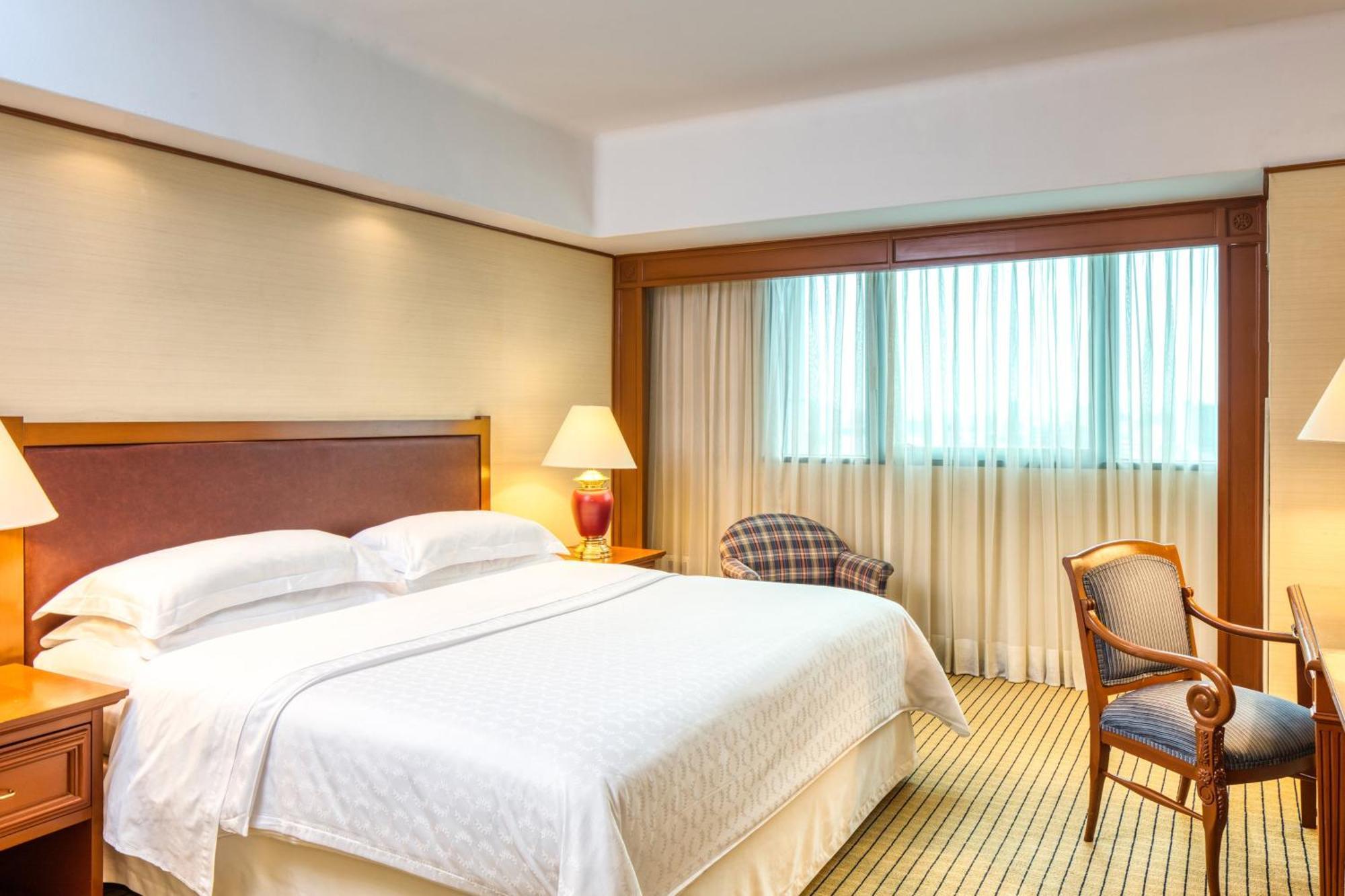 Hotel Sheraton Maria Isabel 5*